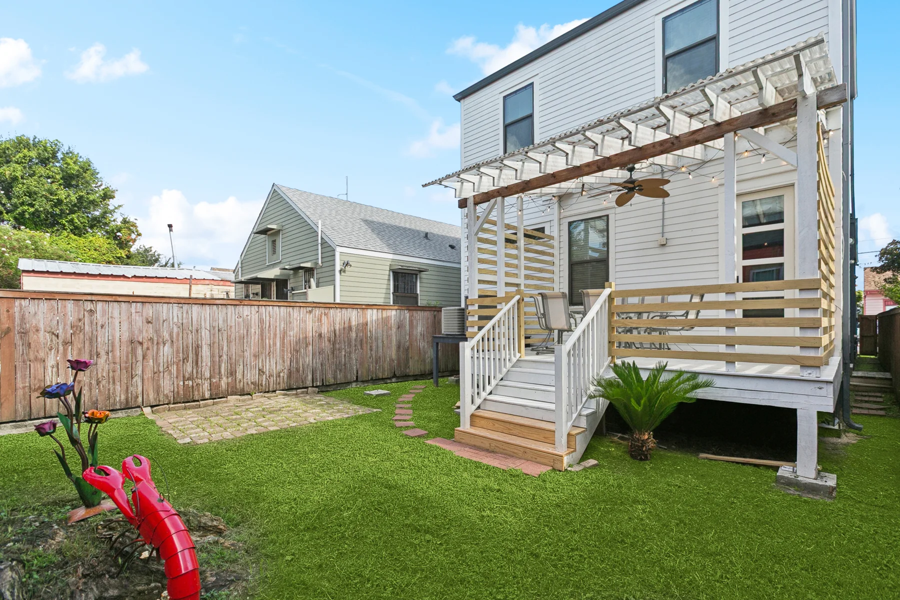 Exterior image 2
